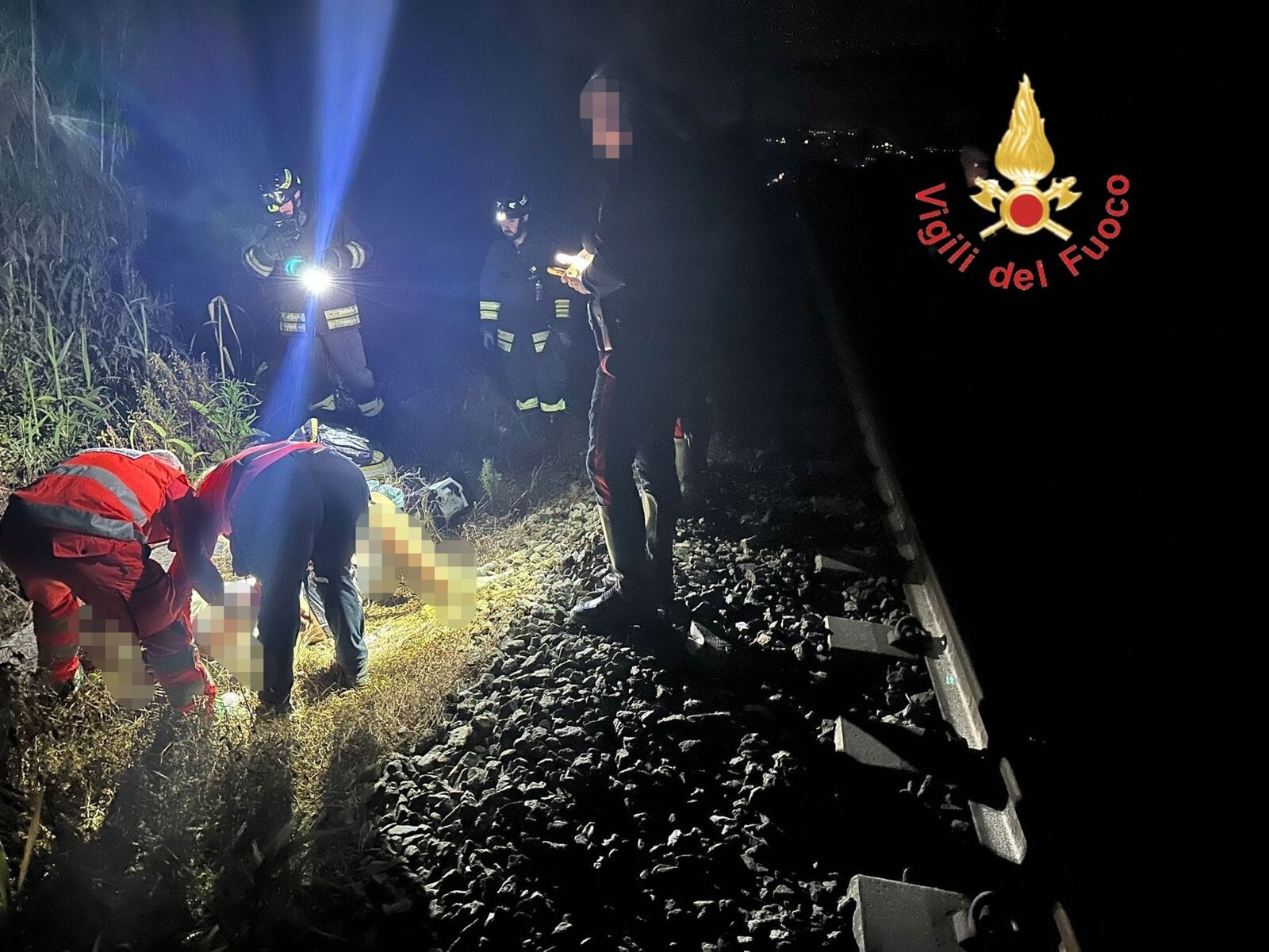 images Lamezia Terme, 19enne investito da un treno nella notte: è grave