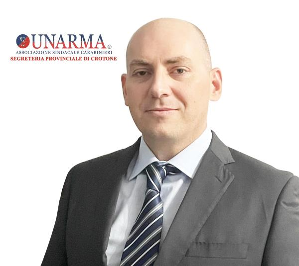 A Petilia Policastro grave episodio di disprezzo verso i carabinieri, Unarma richiama i giovani al rispetto 