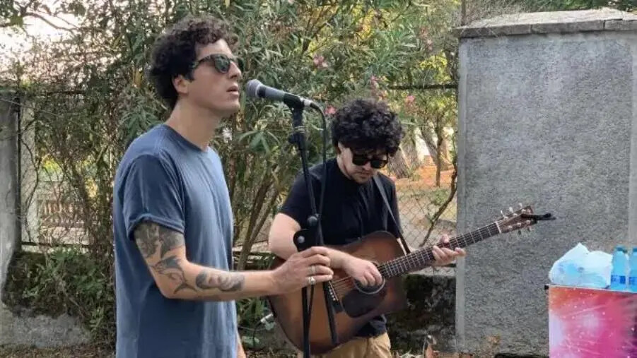 Un abbraccio di note nel cuore dell'Oncologia: Eman regala un sorriso ai pazienti del “Ciaccio”
images Un abbraccio di note nel cuore dell'Oncologia: Eman regala un sorriso ai pazienti del “Ciaccio”