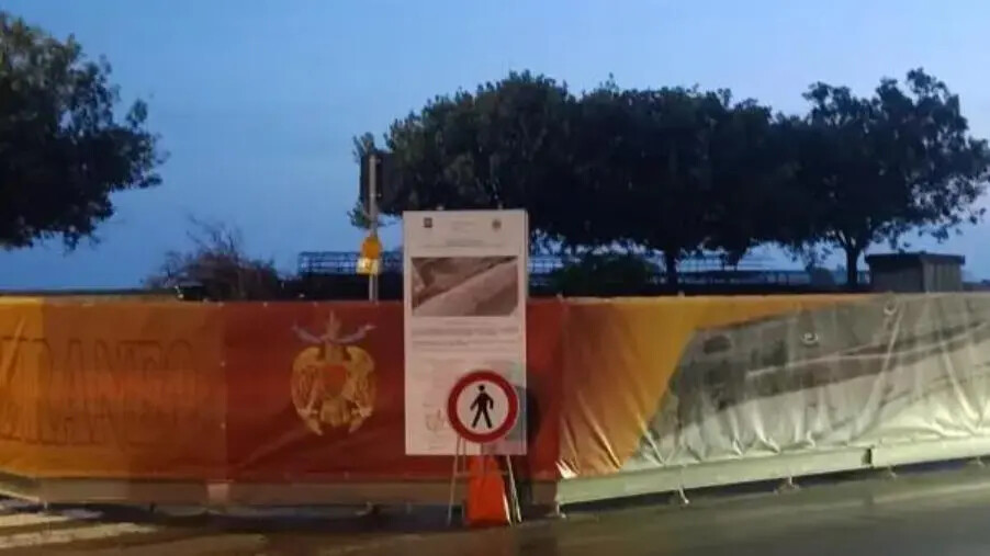 images Lavori ponte sulla Fiumarella a rilento, il gruppo Lega: "Fiorita ha i finanziamenti regionali ma non completa le opere"