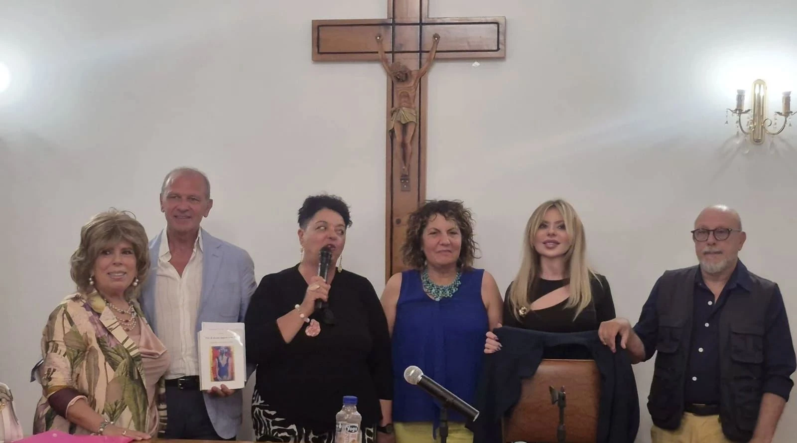 "Frammenti di Assoluto", presentato a Taverna il libro 'Vite di donne appese a un filo' di Maria Critelli