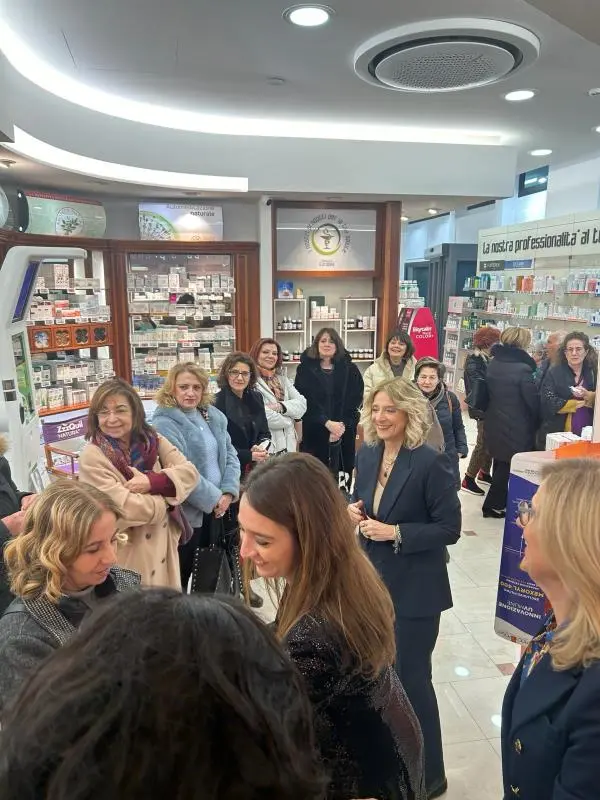 images "Apericena" in farmacia: utile e partecipata iniziativa dell'"Europea" di Catanzaro 