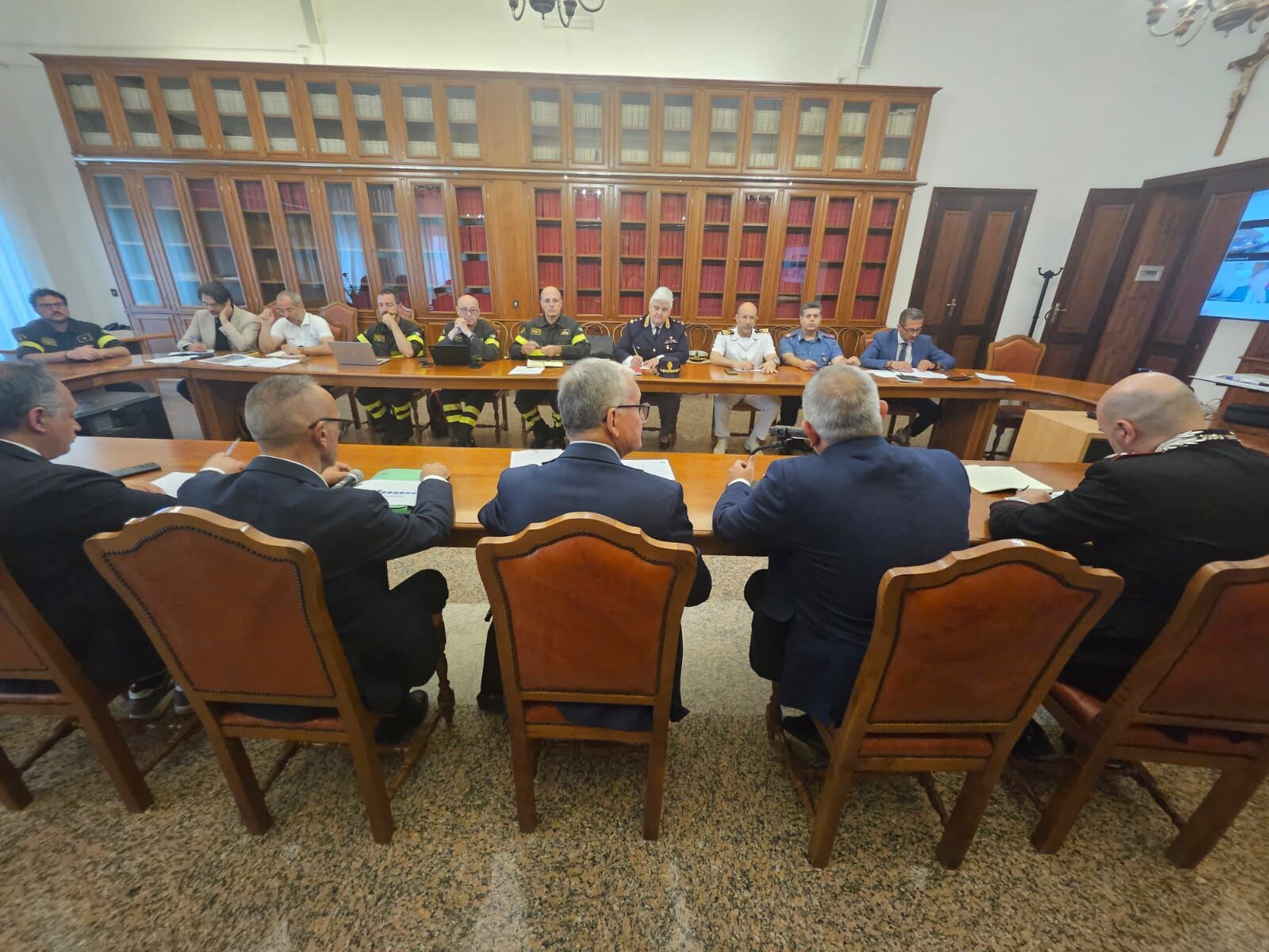 images Allerta rossa, vertice in prefettura con 80 sindaci: la Calabria verso le ore più dure 