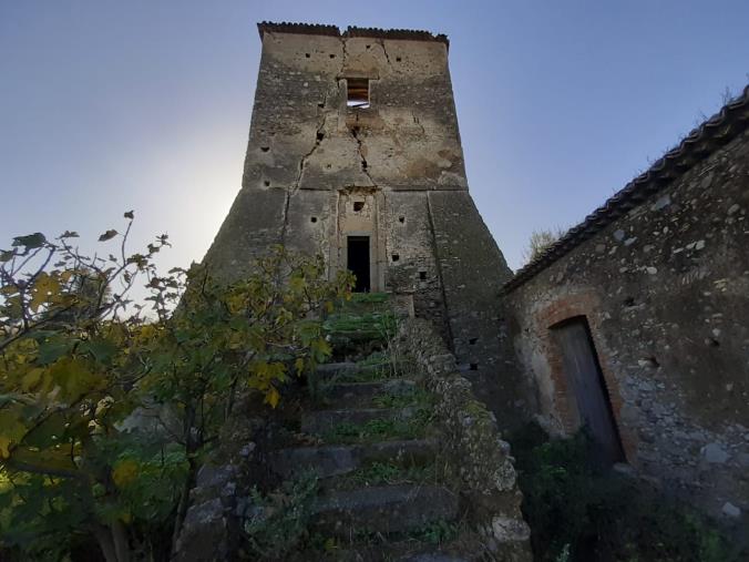 Satriano, Torre Ravaschiera: "ferMare" le crepe cercando la "quadra" nel recupero images Satriano, Torre Ravaschiera: "ferMare" le crepe cercando la "quadra" nel recupero