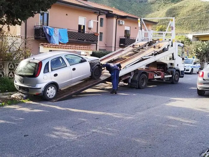 Auto abbandonate, Giordano: “Non solo rimozione, avanti per individuare i responsabili”   images Auto abbandonate, Giordano: “Non solo rimozione, avanti per individuare i responsabili”