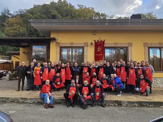 Quarant’anni di tradizione e convivialità: la celebrazione della nascita dell’Antica Congrega Tre Colli di Catanzaro images Quarant’anni di tradizione e convivialità: la celebrazione della nascita dell’Antica Congrega Tre Colli di Catanzaro