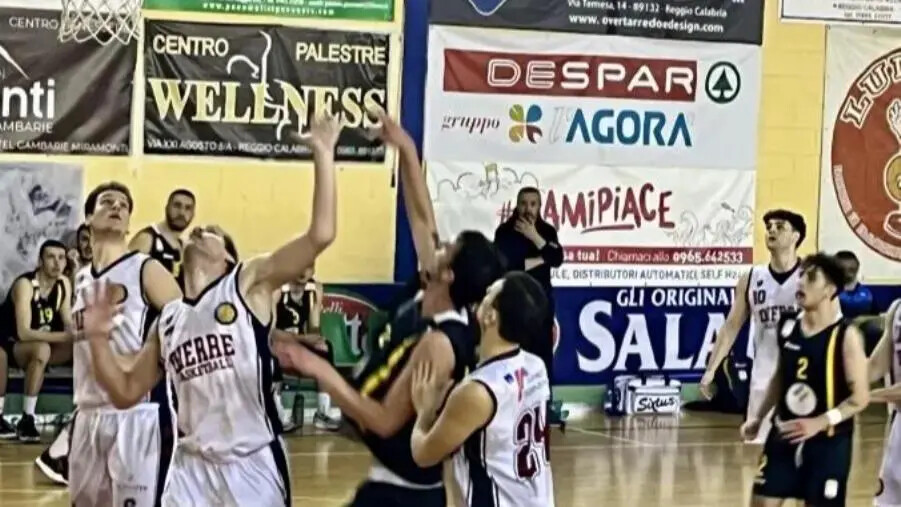 images Basket Academy Catanzaro espugna il Pala Lumaka battendo Dierre Reggio 