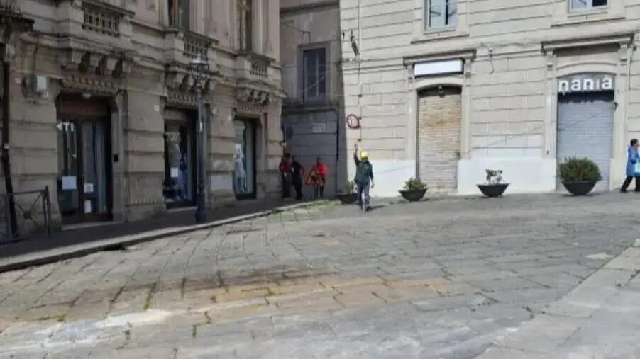 images Catanzaro, smantellato il cantiere davanti la Prefettura 