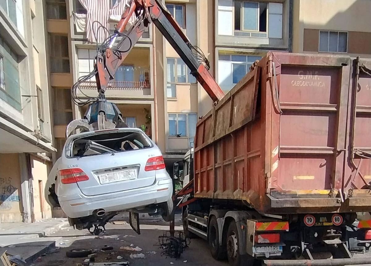 images Catanzaro, rimossi 19 veicoli abbandonati nella zona sud della città