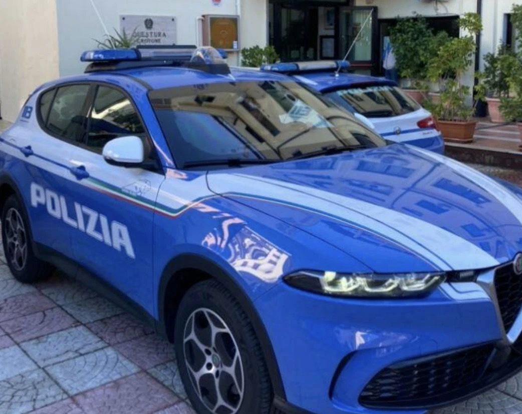 Crotone, la Polizia di Stato rimpatria cittadino extracomunitario irregolare