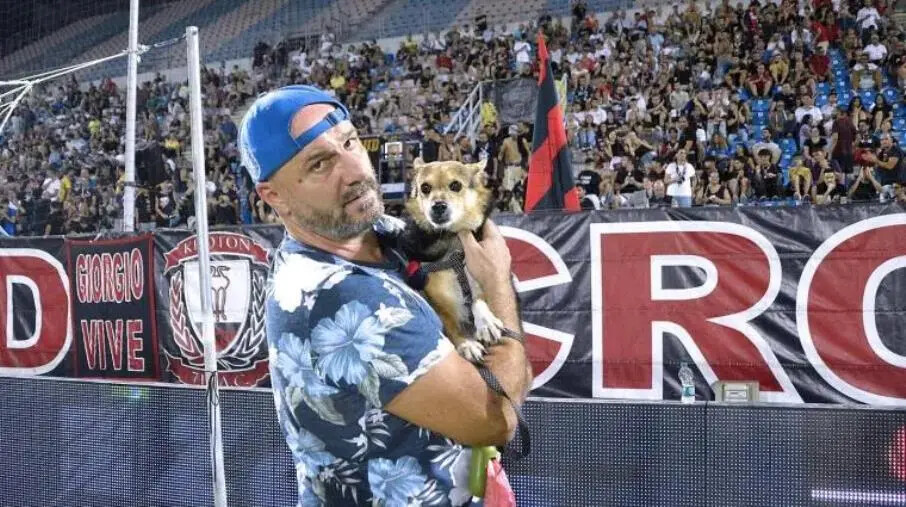 Un tour di sensibilizzazione contro il maltrattamento degli animali: l’attivista De Sanctis parte dallo Stadio di Crotone
images Un tour di sensibilizzazione contro il maltrattamento degli animali: l’attivista De Sanctis parte dallo Stadio di Crotone