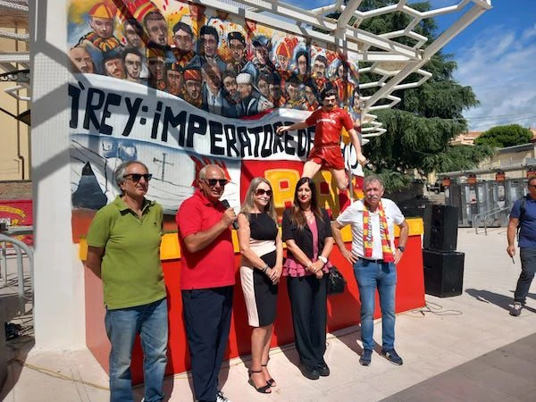 Svelata la statua di Massimo Palanca commosso: "Che sia simbolo di unione tra le varie componenti della città"