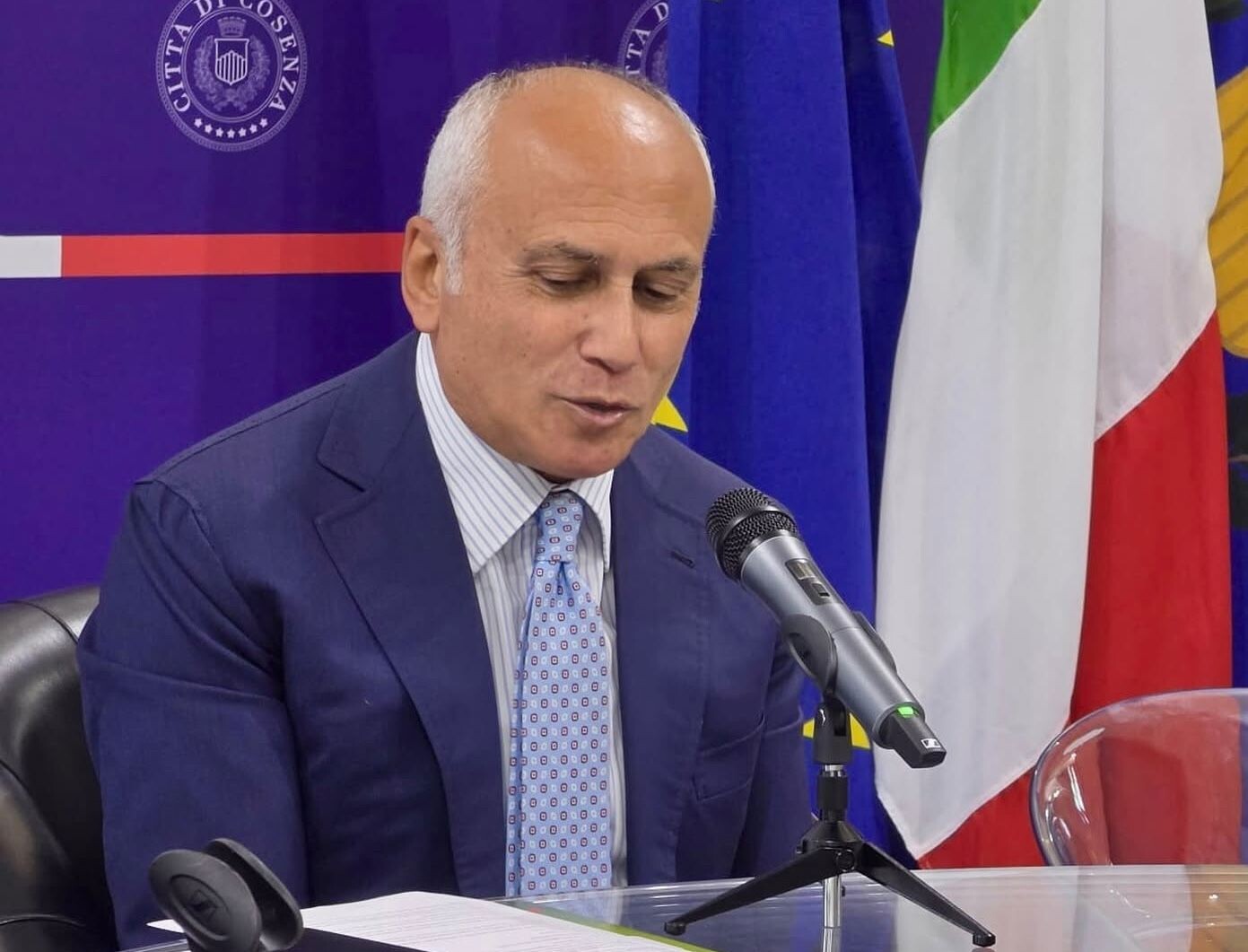 Cosenza, Caruso azzera la giunta comunale: “Apriamo al campo largo” images Cosenza, Caruso azzera la giunta comunale: “Apriamo al campo largo”