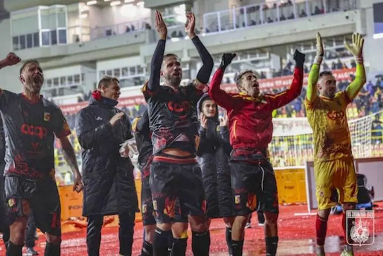 images Serie B, Palermo e Catanzaro in campo alle 15: le formazioni ufficiali