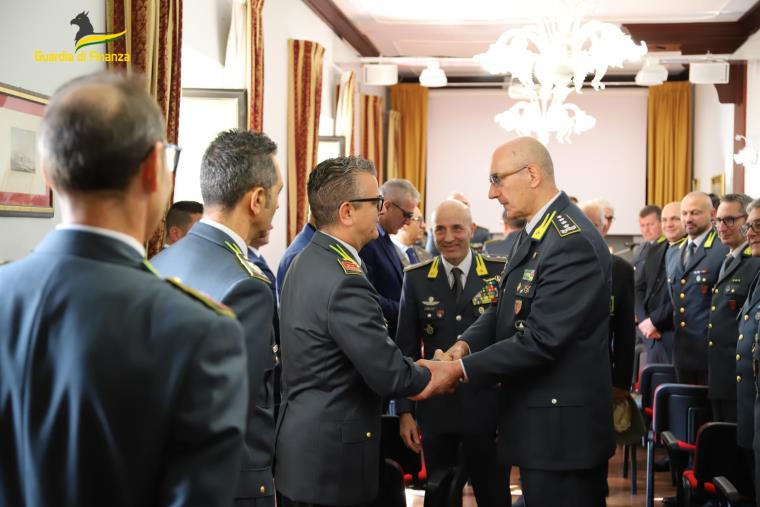 images Catanzaro, il generale di Corpo d’Armata Antonino Maggiore in visita alla caserma “Pietro Laganà”