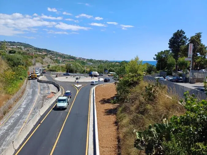 images Diamante, completata la rotatoria sulla strada statale 18 'Tirrena Inferiore' 