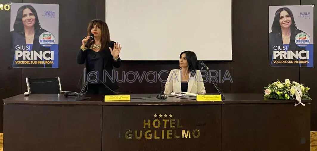 Giusi Princi si presenta alla città incontrando i rappresentanti di scuola, Università, professioni e associazioni
images Giusi Princi si presenta alla città incontrando i rappresentanti di scuola, Università, professioni e associazioni