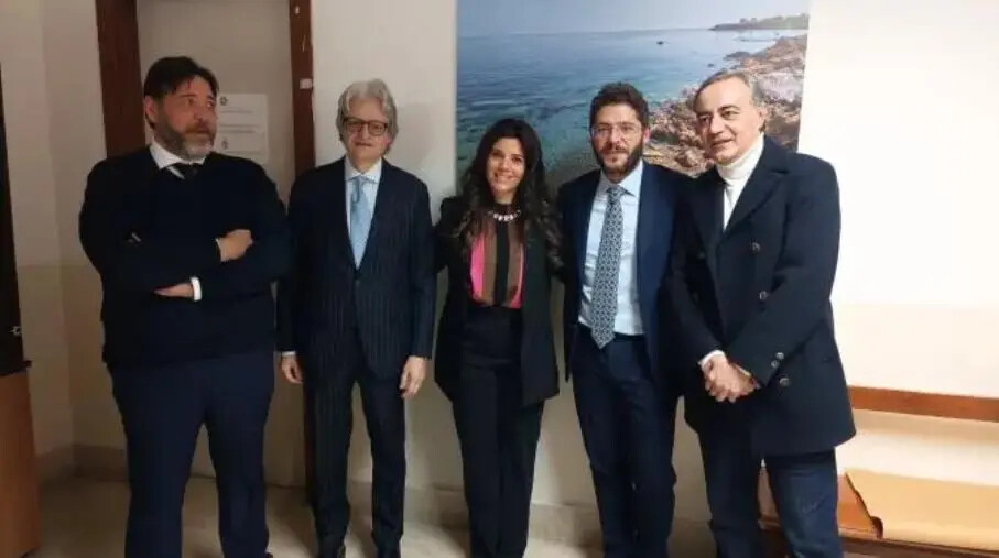 Rocca (Avvocati Crotone) ringrazia le associazioni che hanno donato foto al Palazzo del Tribunale
images Rocca (Avvocati Crotone) ringrazia le associazioni che hanno donato foto al Palazzo del Tribunale