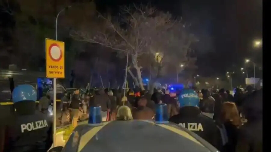 Scontri post derby, vietata ai tifosi giallorossi la trasferta di Brescia images Scontri post derby, vietata ai tifosi giallorossi la trasferta di Brescia