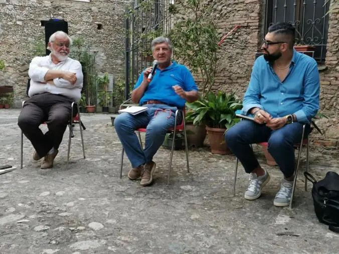 Ricordati a Tiriolo i cent’anni dalla nascita di Franco Costabile
images Ricordati a Tiriolo i cent’anni dalla nascita di Franco Costabile