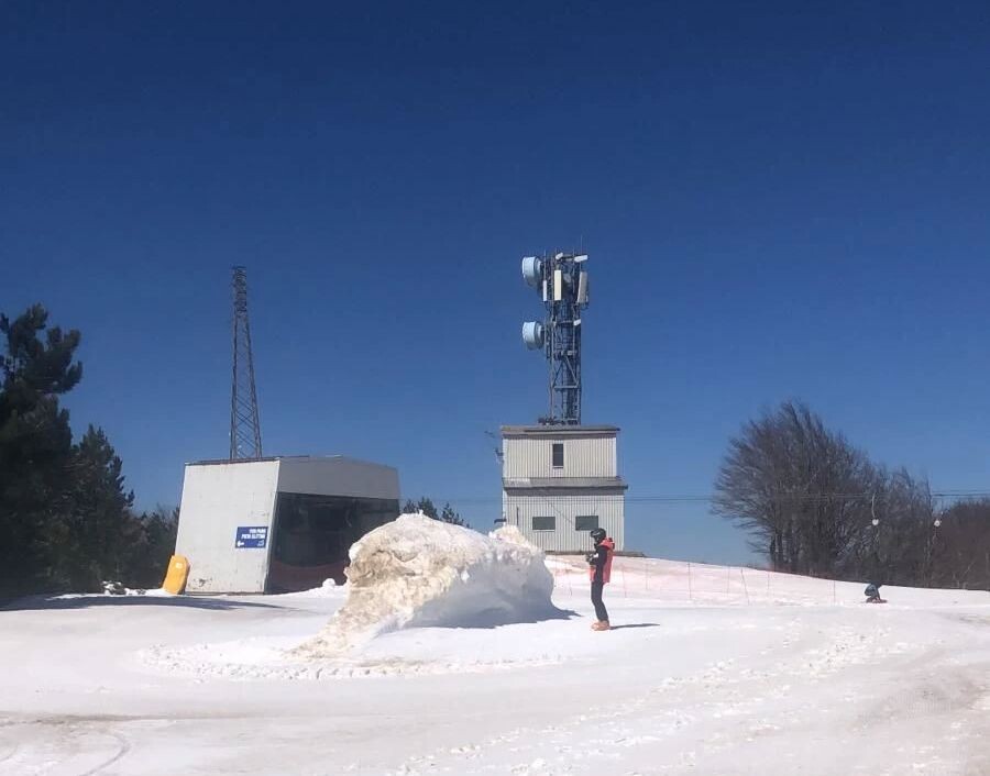 images A Lorica un Primo Maggio d'eccezione: piste sciistiche aperte e imbiancate 