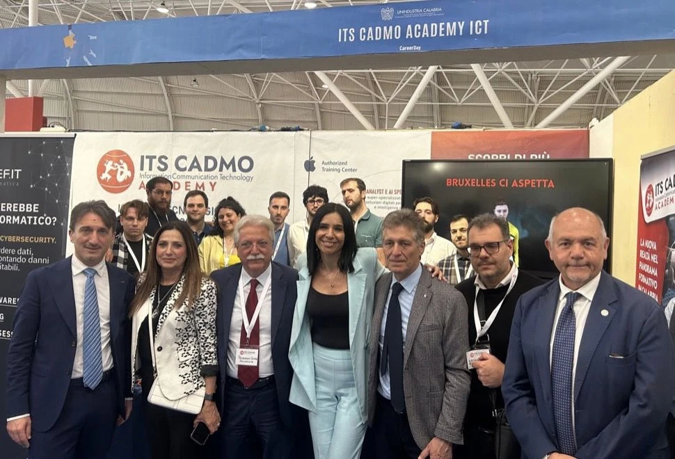 Career Day a Catanzaro, l’ITS Cadmo Academy presente con AI e braccio robotico
