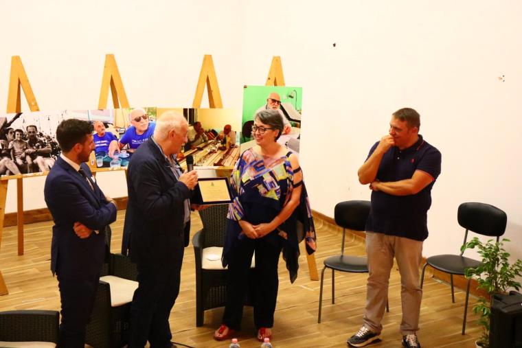 Monterosso Calabro, premiato il dottor Antonio Talesa: da sempre vicino ai più deboli images Monterosso Calabro, premiato il dottor Antonio Talesa: da sempre vicino ai più deboli