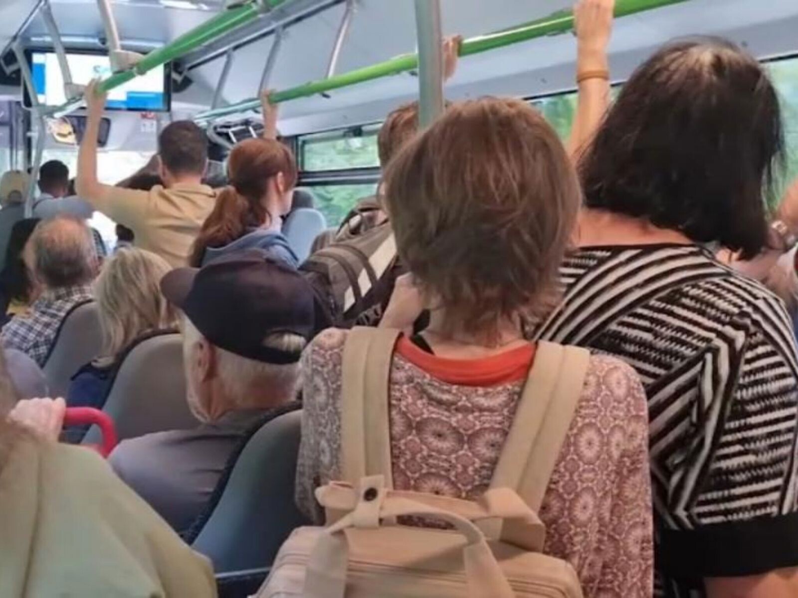 images Stangata sui trasporti: pendolari in rivolta per i rincari sulla Lamezia-Germaneto