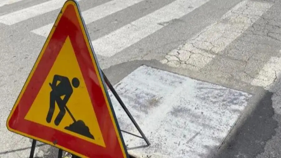 images Costa: "14 interventi per una buca a Santa Maria non sono serviti, speriamo nel quindicesimo..." 