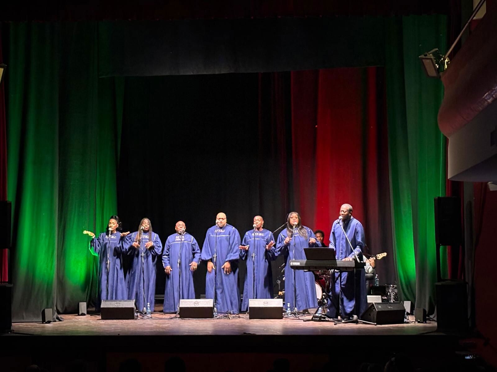A Chiaravalle il gospel accende la speranza: grande successo per il Pastor David Wright & New York Fellowship Choir images A Chiaravalle il gospel accende la speranza: grande successo per il Pastor David Wright & New York Fellowship Choir