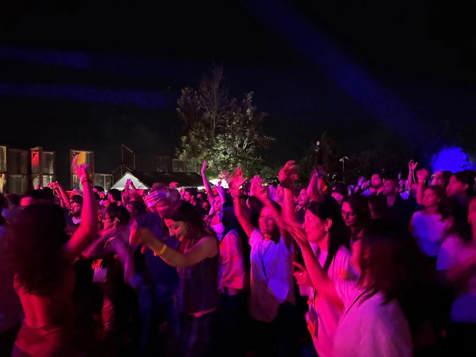 Factory Area, dal tramonto alla notte: la prima serata fa ballare il San Giovanni

