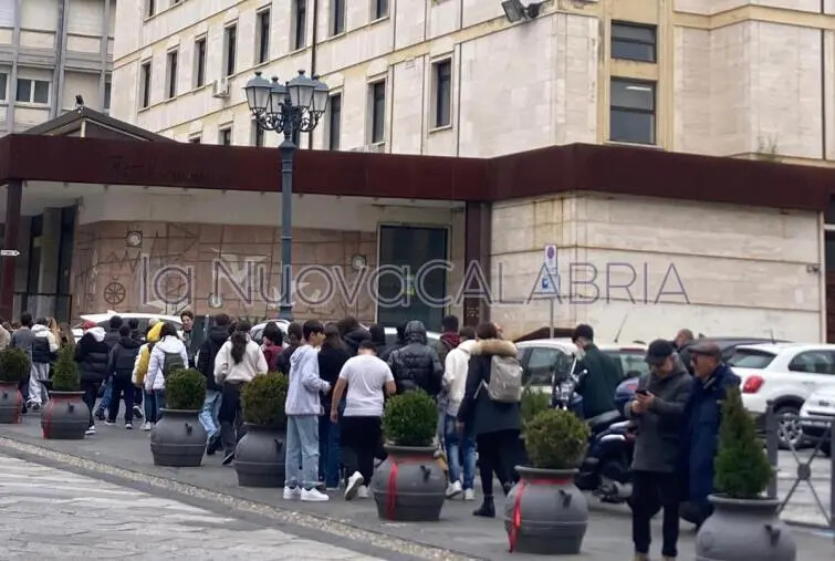 images Scossa di terremoto nel catanzarese, epicentro a Miglierina: evacuata una scuola