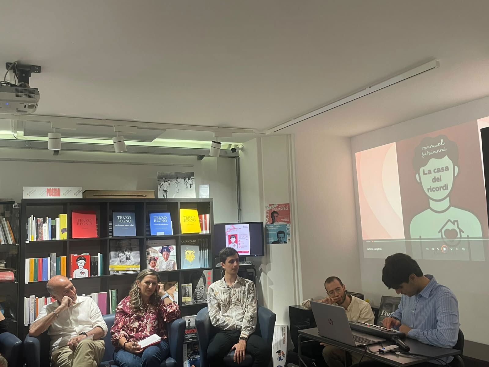 Alla Libreria Coriolano la storia di Manuel e Daniel Sirianni: quando la scrittura e la musica diventano libertà images Alla Libreria Coriolano la storia di Manuel e Daniel Sirianni: quando la scrittura e la musica diventano libertà