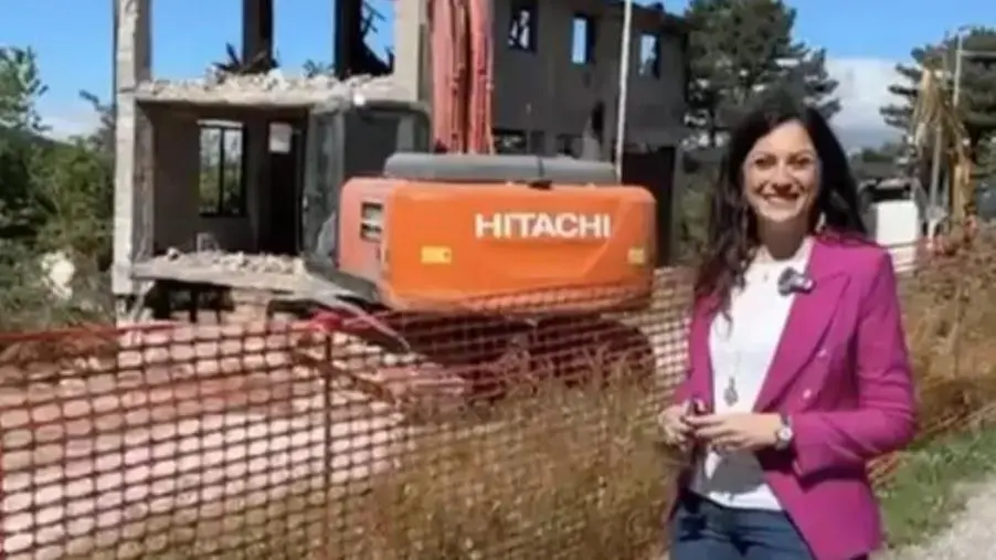 San Giovanni in Fiore, abbattuto l'ecomostro di Rovale images San Giovanni in Fiore, abbattuto l'ecomostro di Rovale