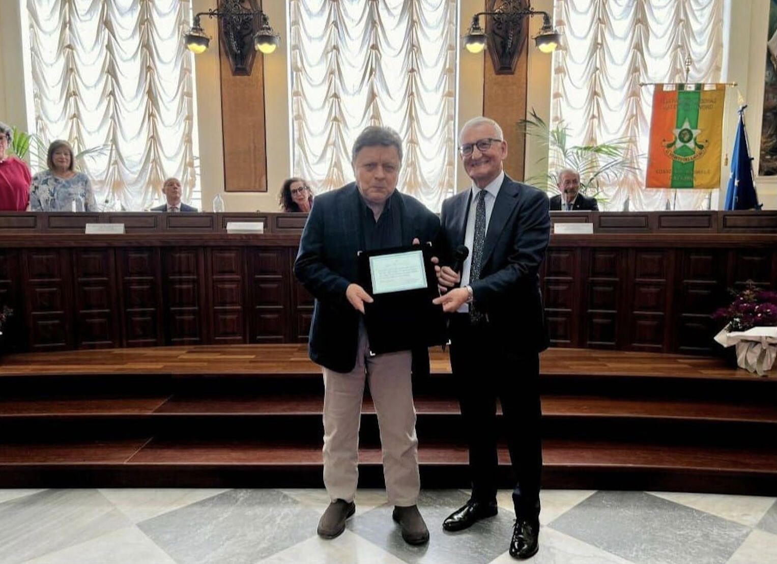 images Catanzaro, il giornalista Ezio De Domenico premiato dal Prefetto 