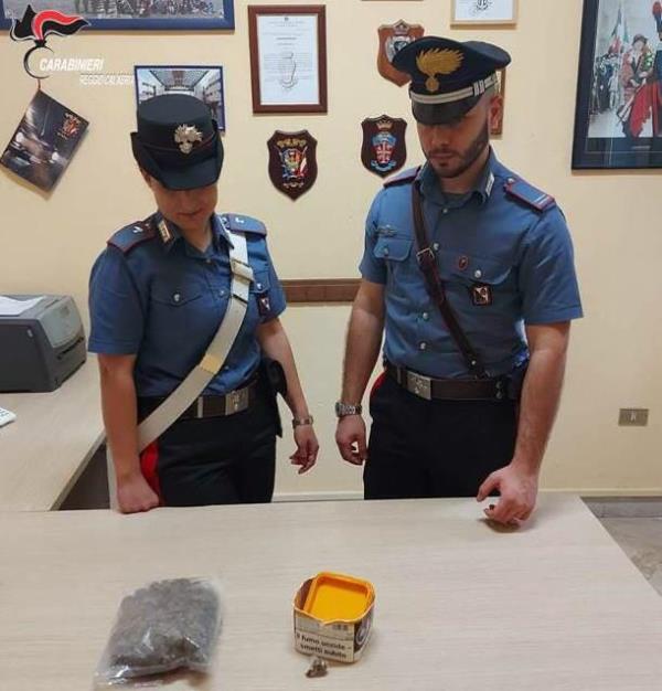 Oltre 100 grammi di marijuana nascosti in cucina: arrestato un 46enne di Cinquefrondi images Oltre 100 grammi di marijuana nascosti in cucina: arrestato un 46enne di Cinquefrondi