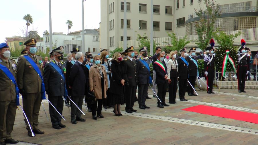 4 Novembre a Catanzaro. I festeggiamenti in piazza Matteotti nel segno della ritrovata libertà images 4 Novembre a Catanzaro. I festeggiamenti in piazza Matteotti nel segno della ritrovata libertà