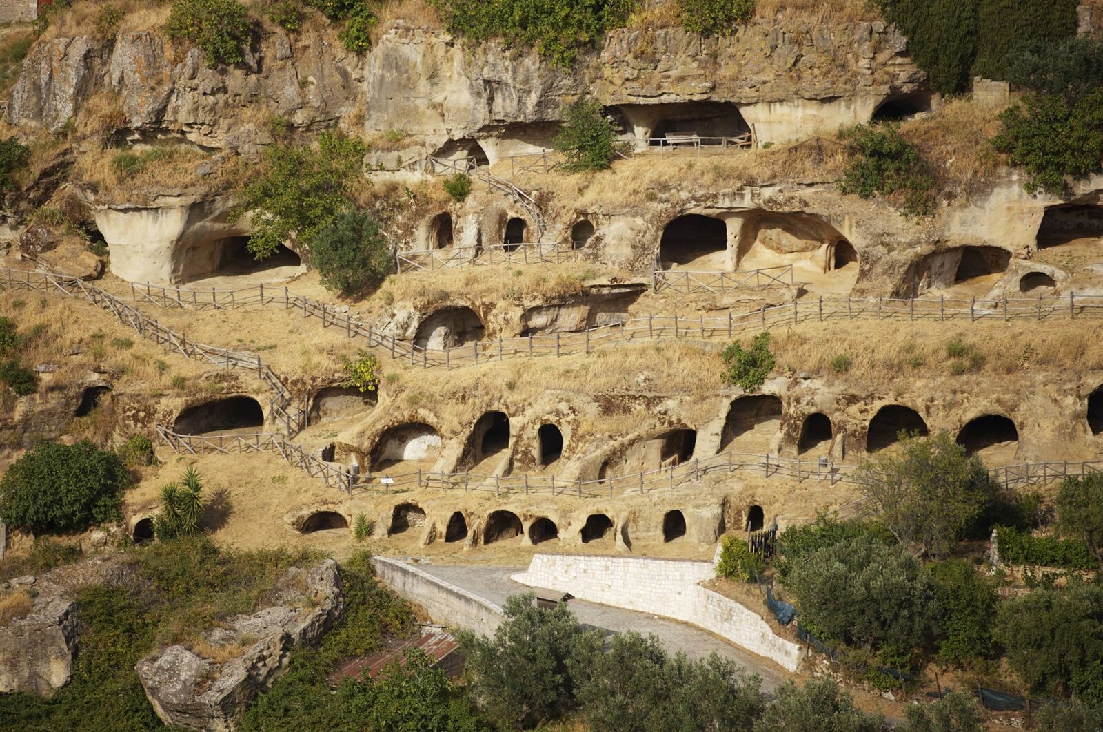 images I luoghi del cuore FAI: in Calabria al primo posto le Grotte Rupestri di Verzino, ai piedi della Sila
