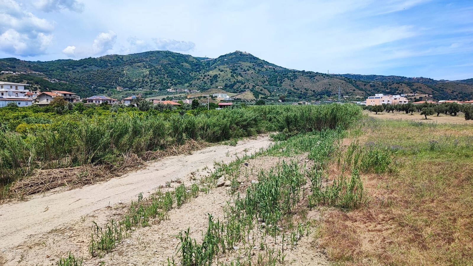 images Missione "Fiumarella" a Montepaone: 200mila euro per bonificare l'area dai rifiuti pericolosi