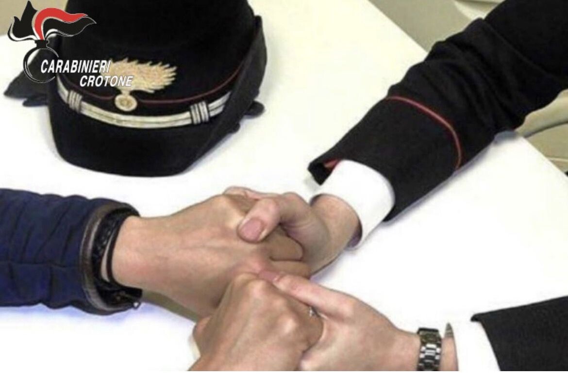 images Crotone, violenza sessuale su una minorenne: arrestato