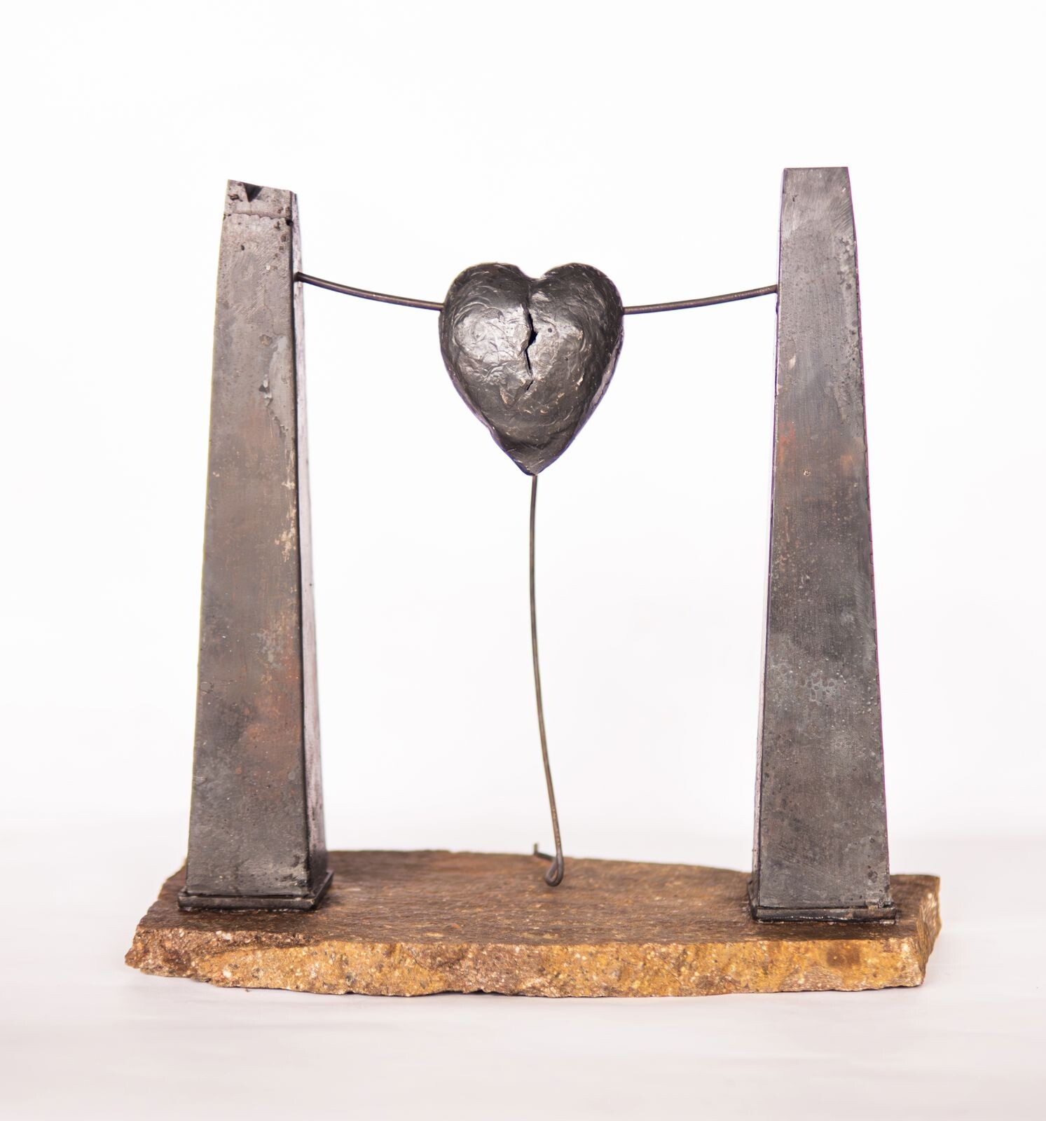 images "Sospeso", la nuova opera del catanzarese Nuccio Loreti dedicata al dramma del piccolo Domenico