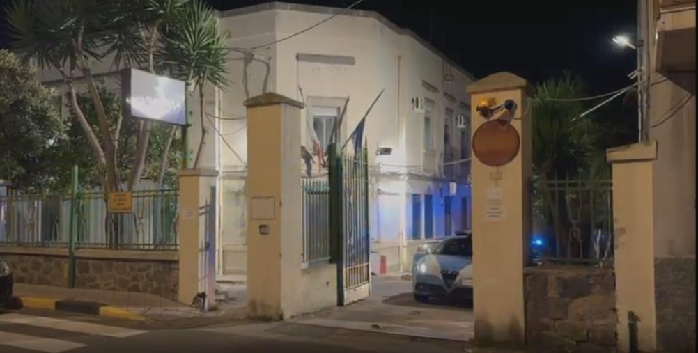 images Reggio, violenza sessuale di gruppo su una minore: 3 giovani arrestati