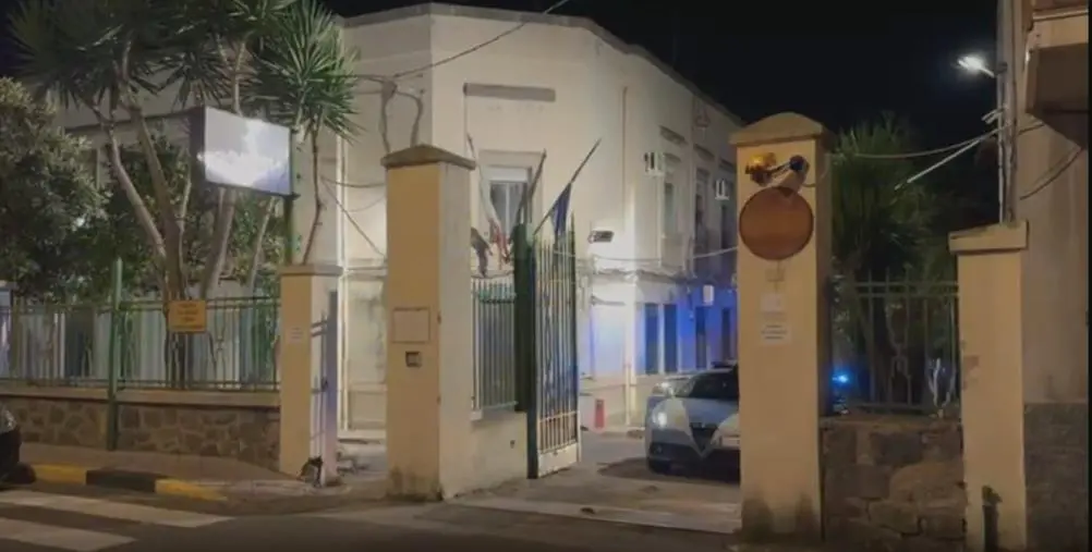 Reggio, violenza sessuale di gruppo su una minore: 3 giovani arrestati images Reggio, violenza sessuale di gruppo su una minore: 3 giovani arrestati