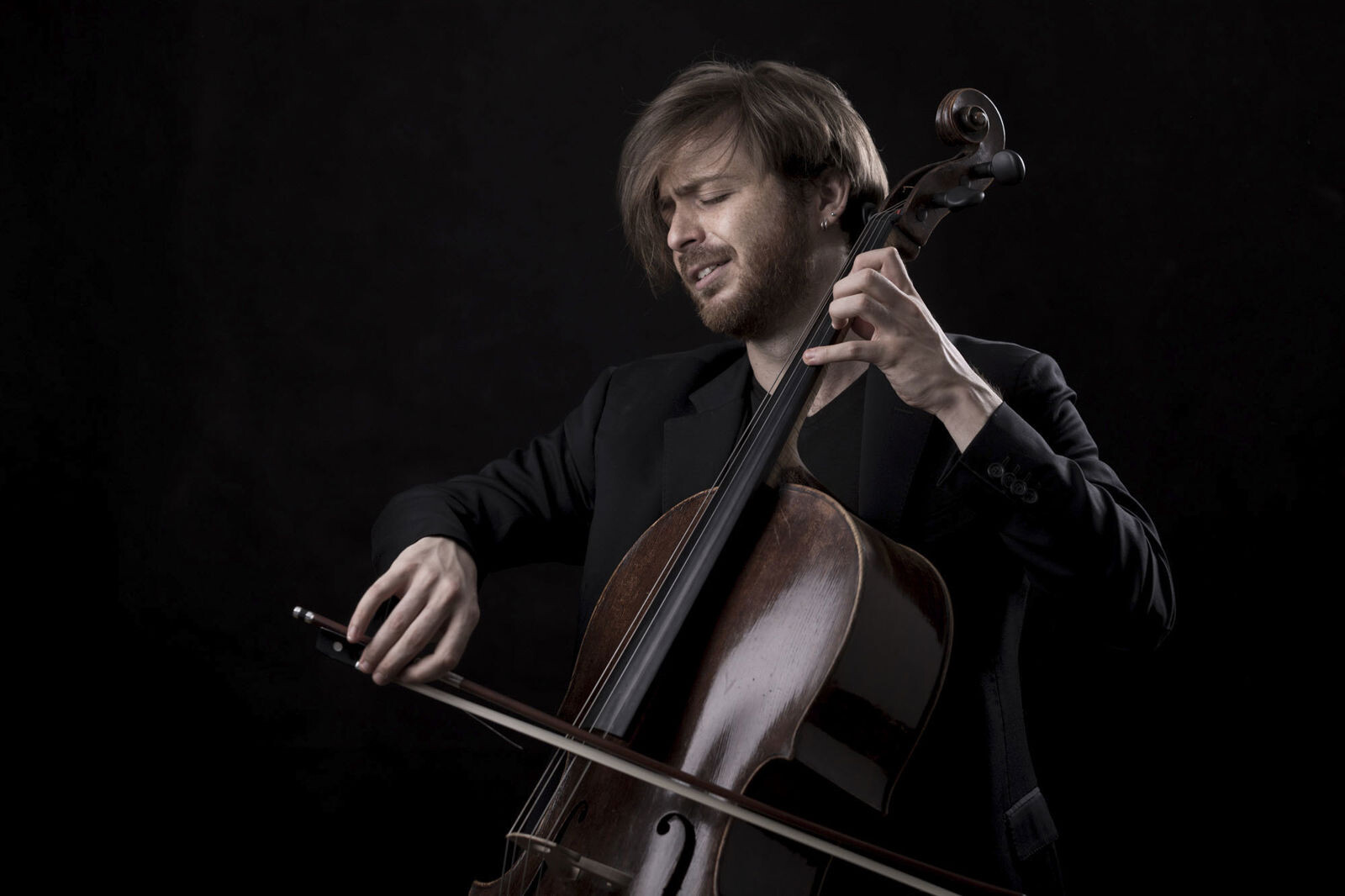 images Ama Calabria: le tre tappe del violoncello di Michele Mauro Rossi tra passato e presente