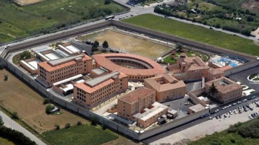 images Cosenza, agente di Polizia penitenziaria aggredito in carcere: finisce in ospedale