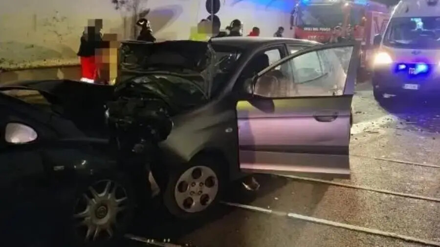 images Catanzaro, scontro frontale nella Galleria del Sansinato: un ferito grave