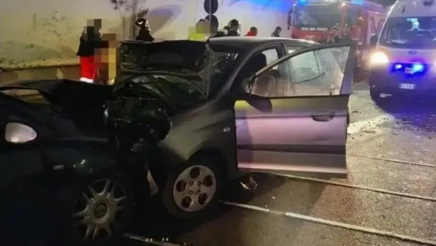 images Catanzaro, scontro frontale nella Galleria del Sansinato: un ferito grave