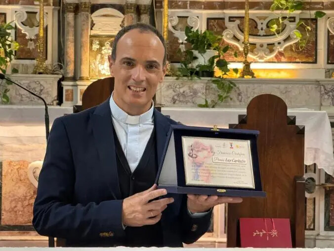 Missionari digitali, a Don Francesco Cristofaro il premio Lux Caritatis
images Missionari digitali, a Don Francesco Cristofaro il premio Lux Caritatis