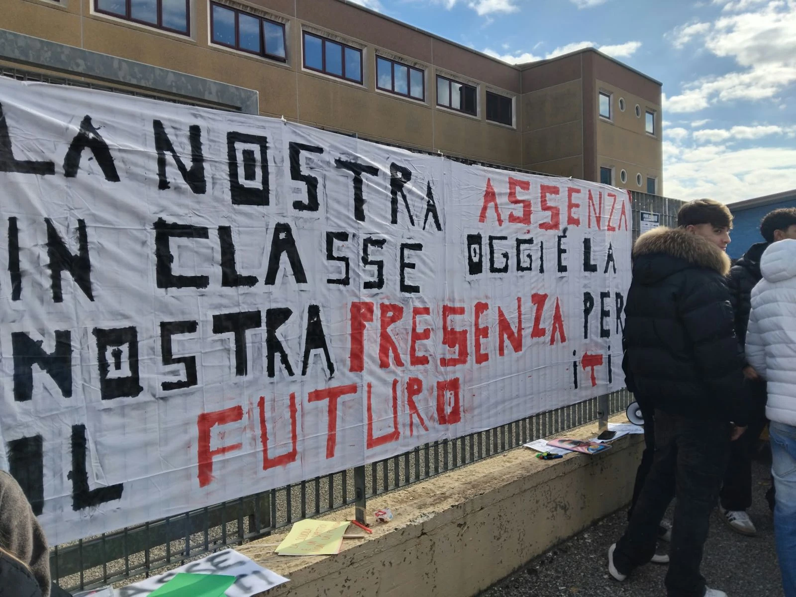 4be108d9-47ad-4fc4-8985-b0eeddf74c39_studenti-iis-costanzo-5.webp