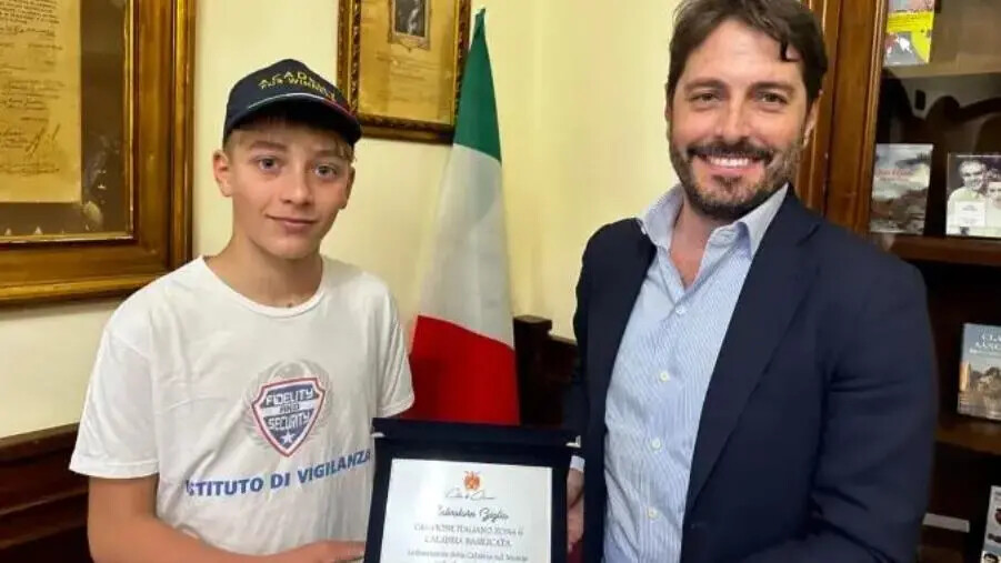 images Catanzaro, Borelli ha premiato il giovane pilota Salvatore Giglio